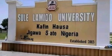 “Barcelona Face Espanyol Derby Selection Dilemma as Hansi Flick Weighs Rotation Ahead of Crucial Atlético Madrid Clash”