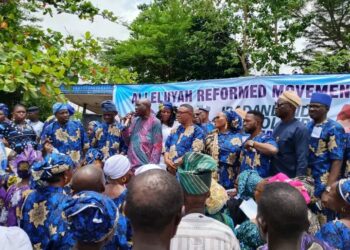 “Tinubu 2027: Mass Defections Rock PDP as Agboola Leads Over 1,000 Supporters to APC”