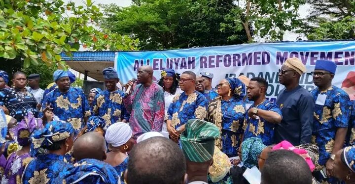 “Tinubu 2027: Mass Defections Rock PDP as Agboola Leads Over 1,000 Supporters to APC”