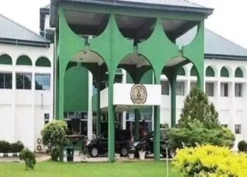 “Tinubu 2027: Mass Defections Rock PDP as Agboola Leads Over 1,000 Supporters to APC”