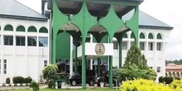 “Tinubu 2027: Mass Defections Rock PDP as Agboola Leads Over 1,000 Supporters to APC”