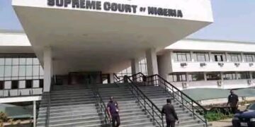 “Tinubu 2027: Mass Defections Rock PDP as Agboola Leads Over 1,000 Supporters to APC”