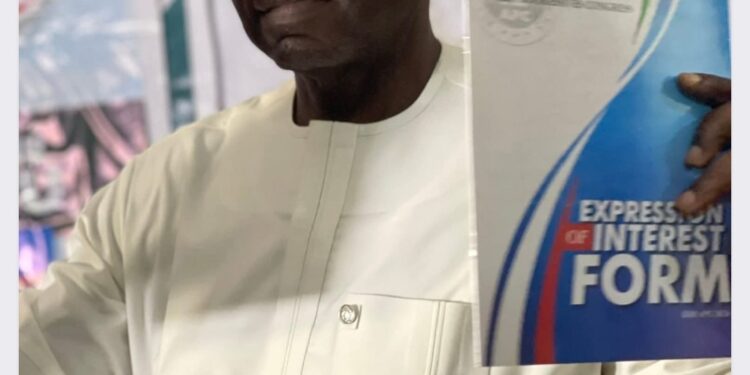 Ize-Iyamu Receives Nomination Forms from Support Group