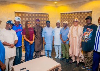 Okpebholo, Oshiomhole, APC Leaders Visit Edo Deputy Gov Over Mother’s Death