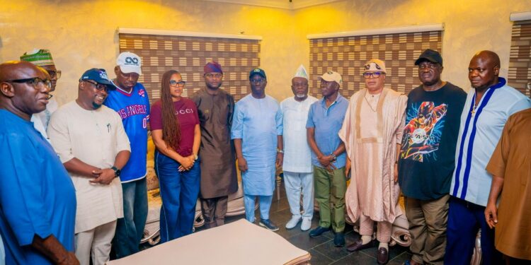 Okpebholo, Oshiomhole, APC Leaders Visit Edo Deputy Gov Over Mother’s Death