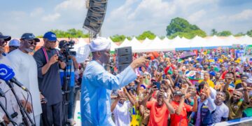 Tinubu’s Reforms Driving Development, Says Okpebholo as Edo Rebuilds Ekpoma Shops, Compensates Fire Victims