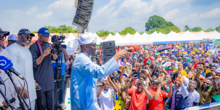 Tinubu’s Reforms Driving Development, Says Okpebholo as Edo Rebuilds Ekpoma Shops, Compensates Fire Victims