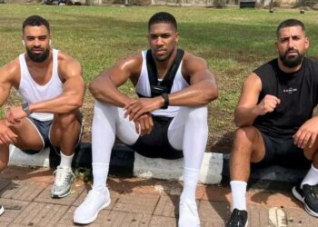 “Anthony Joshua Turns to Boxing Amid Grief After Friends’ Fatal Car Crash  Eddie Hearn Reveals”