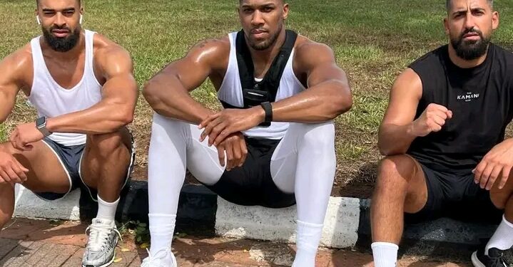 “Anthony Joshua Turns to Boxing Amid Grief After Friends’ Fatal Car Crash Eddie Hearn Reveals”