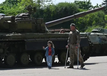 Russia and Ukraine Trade Blame Over Ceasefire Breaches as US-Brokered Truce Holds Uneasily