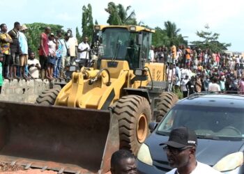 Residents Cheer as Edo Security Squad Demolishes Alleged Criminal Hideout in Ubiaja