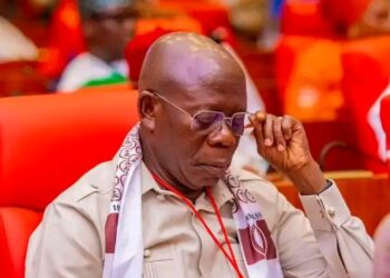 Oshiomhole Alleges Akpabio Views Him as a Threat, Predicts Major Shift in Nigeria’s 11th Senate.