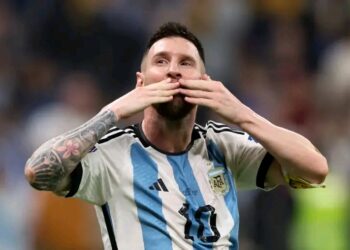 “Messi Reveals Emotional Reason Behind Tears as Argentina Defeat Algeria 3-0 in World Cup Opener”