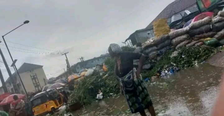 “Oyingbo Market Traders Battle Mounting Waste Crisis as Refuse Threatens Livelihoods and Public Health in Lagos”