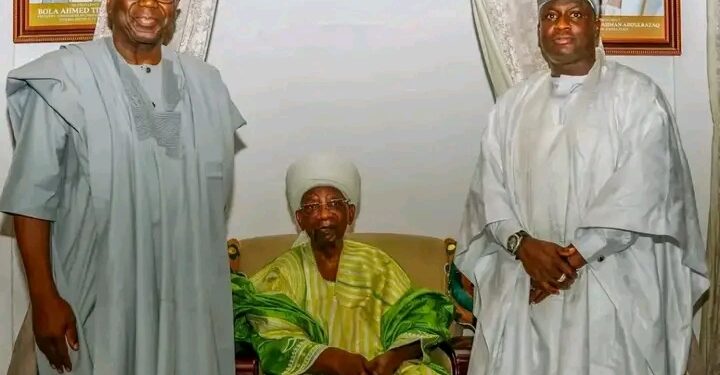 “Kwara 2027: AbdulRazaq Presents APC Governorship Candidate Yakubu Danladi Salihu to Emir of Ilorin for Royal Blessing”
