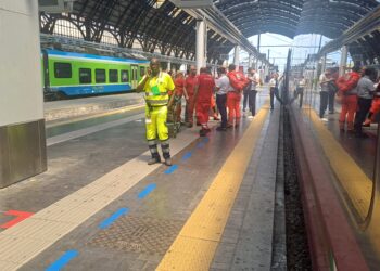 BREAKING NEWS: Medical Emergency Brings Train to a Standstill at Milan Station, Leaving Thousands Stranded Milan, Italy