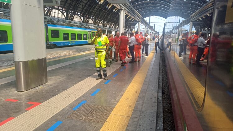 BREAKING NEWS: Medical Emergency Brings Train to a Standstill at Milan Station, Leaving Thousands Stranded Milan, Italy