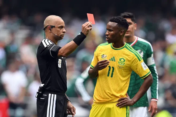 Mexico Beat 9-Man South Africa 2-0 in Chaotic World Cup Opener with Three Red Cards