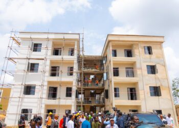 Okpebholo Revives 40-Year-Abandoned Doctors’ Quarters, Sets Two-Month Completion Deadline
