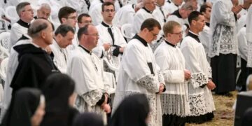 “Vatican Schism Fears Escalate as Breakaway Catholic Group Defies Pope Leo XIV, Consecrates Four Bishops”