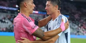 “Inter Miami Edge Chicago Fire 3–2 as Luis Suárez Spoils Robert Lewandowski’s MLS Debut”