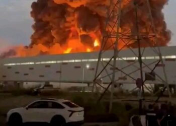 “Ukraine Drone Strike Sets Wildberries Warehouse Ablaze Near St. Petersburg, Injures Three”
