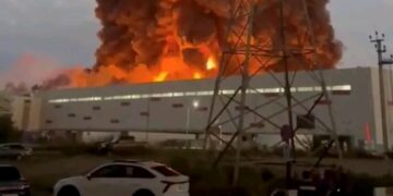 “Ukraine Drone Strike Sets Wildberries Warehouse Ablaze Near St. Petersburg, Injures Three”