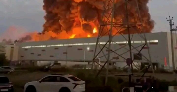 “Ukraine Drone Strike Sets Wildberries Warehouse Ablaze Near St. Petersburg, Injures Three”