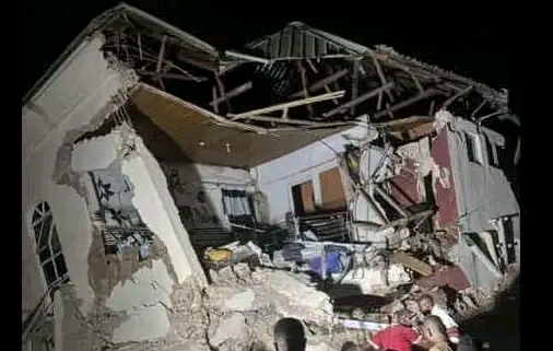 “Three Students Rescued as Student Hostel Collapses Near Federal Polytechnic Oko in Anambra”