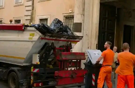 “Italian Waste Workers Recover €1 Million Winning Lottery Ticket Mistakenly Thrown Away in Remarkable Rescue”