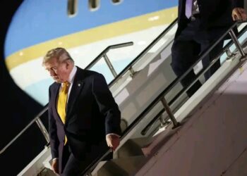 “Trump Secretly Switched to Smaller Military Jet in Turkey Amid Reported Iranian Assassination Threat”