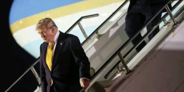 “Trump Secretly Switched to Smaller Military Jet in Turkey Amid Reported Iranian Assassination Threat”