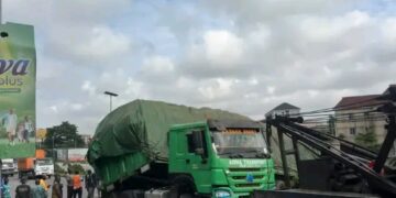 Dual Trailer Crashes Trigger Severe Gridlock on Lagosā Gbagada Expressway.