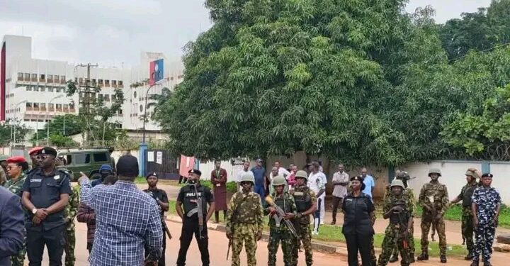 Police, Soldiers Block Ex-Servicemen From Defence Ministry Protest Over Unpaid Pension Adjustments!