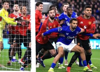 EPL Referees Set for Tougher Crackdown on Grappling at Corners and Free-Kicks!