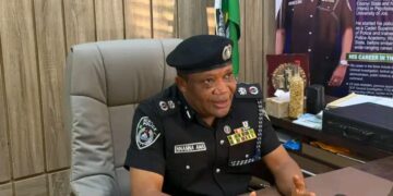 20 YEAR OLD MAN WEY DEM ARREST AM AFTER E ALLEGEDLY KILL E PAPA WITH MACHETE FOR ANAMBRA.