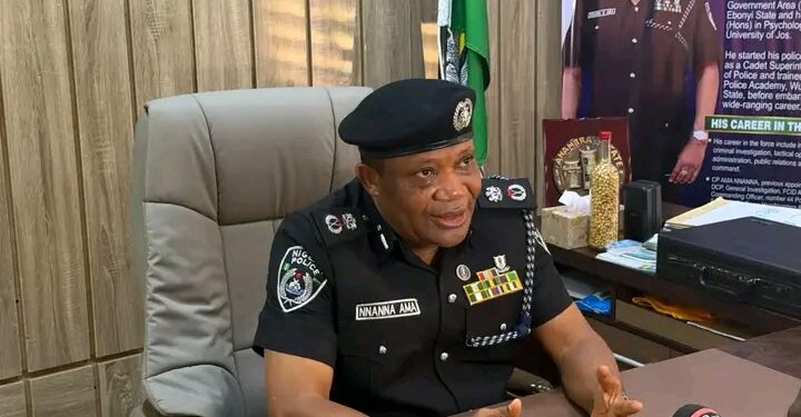 20 YEAR OLD MAN WEY DEM ARREST AM AFTER E ALLEGEDLY KILL E PAPA WITH MACHETE FOR ANAMBRA.