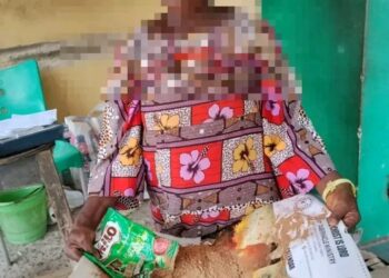 DEM DON CATCH ONE WOMAN AS SHE TRY CARRY DRUG GO GIVE HER PIKIN  WEY DEY DEATH ROW FOR OGUN PRISON.
