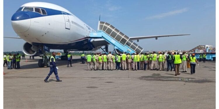 67 MORE NAIJA PIPO DON LAND FOR LAGOS AS SOUTH AFRICA XENOPHOBIA WAHALA STILL HOT.