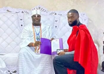 Ooni of Ife don  Welcomes NBA Star Jaylen Brown, and e Gives Am ‘Babatunde’ as e Name.