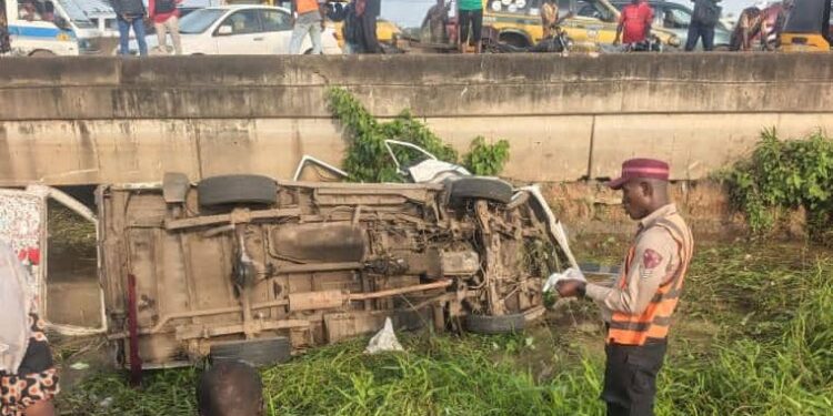 Three People Don Die As Serious Crash Happen For Ogun Express Road.