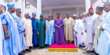 YARY CARRY APC CAMPAIGN COUNCIL TEAM GO MEET DI OBA OF BENIN.