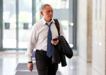 Former FBI Agent Confess Say E Keep Secret Government Files and BlackBerry Phones!