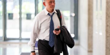 Former FBI Agent Confess Say E Keep Secret Government Files and BlackBerry Phones!