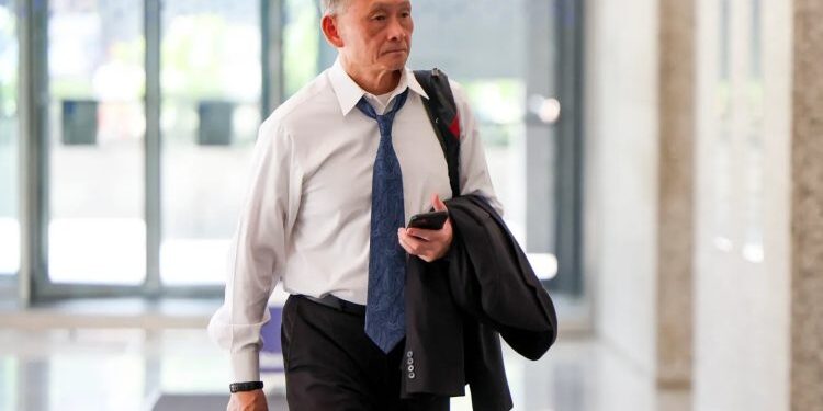 Former FBI Agent Confess Say E Keep Secret Government Files and BlackBerry Phones!