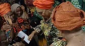 Edo microbusiness grants don ginger over 300 women, make grassroots hustle strong well well.