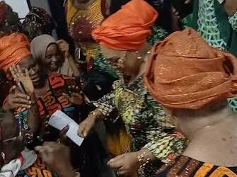 Edo microbusiness grants don ginger over 300 women, make grassroots hustle strong well well.