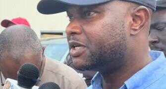 Orhionmwon Youths Don Protest Bad Benin-Abraka Road as Deputy Governor Idahosa Meet Dem!