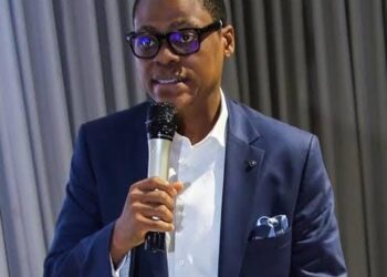 Rufai Oseni Wins Broadcaster of the Year at NBMA.