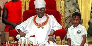 Oba Ewuare II Adopts Young Chess Player, Pledges Educational Support